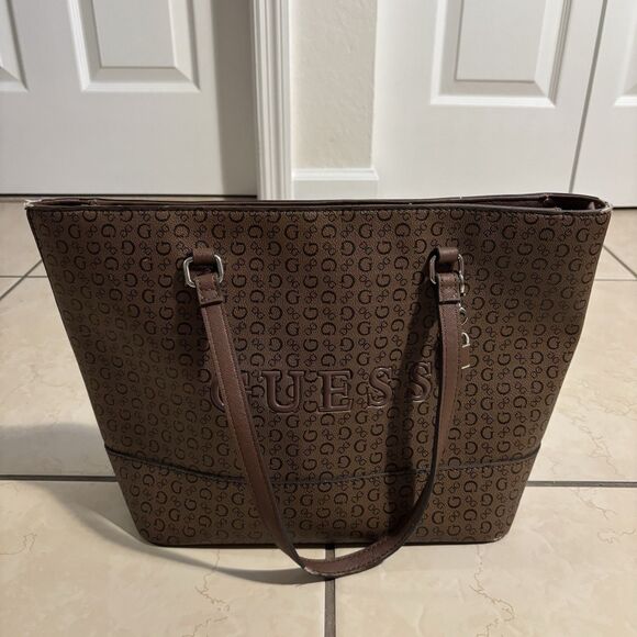 Guess Cocoa Brown Monogram Tote Bag With Double Handles & Zipper With Tote Charm - Picture 2 of 13